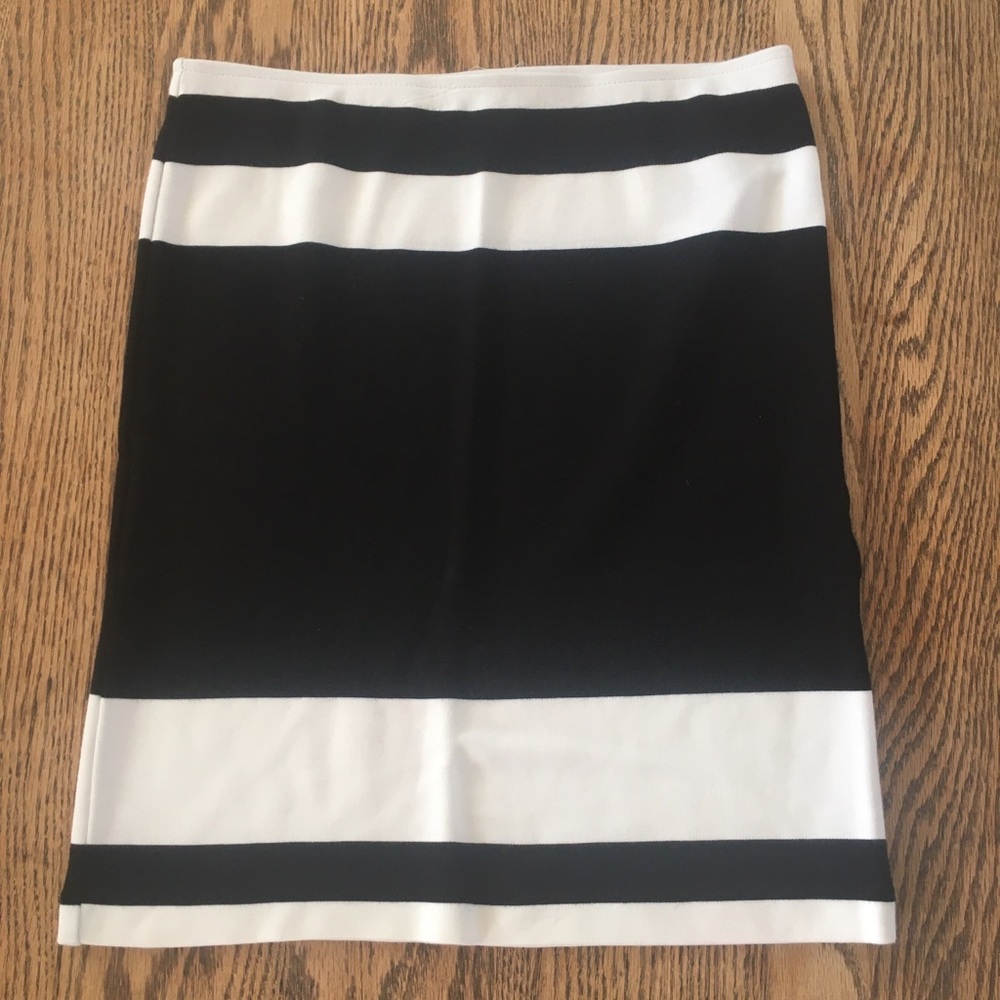 XXI Black & White Skirt